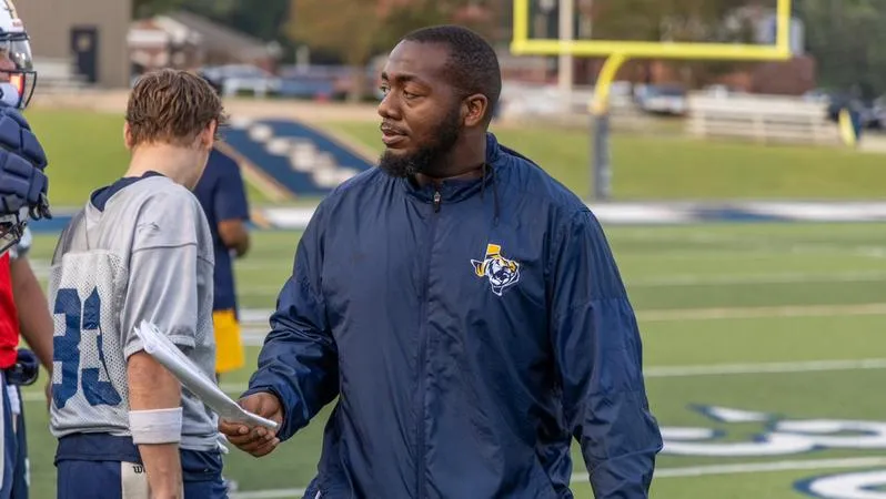 PODCAST | FB | Donald Kinchen (OL) | Preseason Preview w/Jacob Bumpas (Aug. 25)