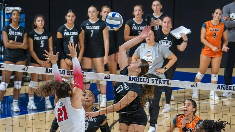 Volleyball finishes 3-1 at season-opening tournament