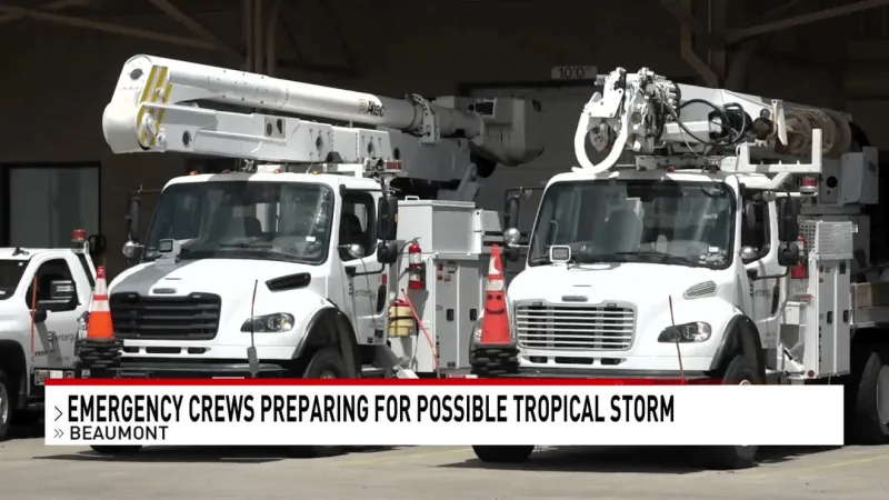 Southeast Texas crews prepare for possible tropical storm as heavy rain, wind near