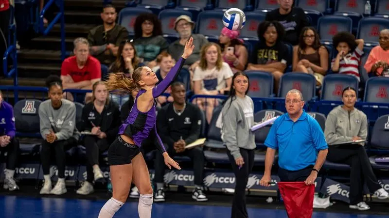 Tarleton State Volleyball falls in four sets to Rice