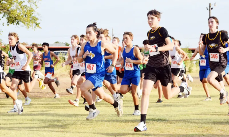 XC teams run in Nocona