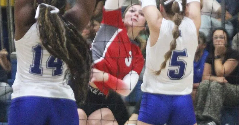 A classic Paris derby: NLHS Pantherettes take down Chisum in four sets at home