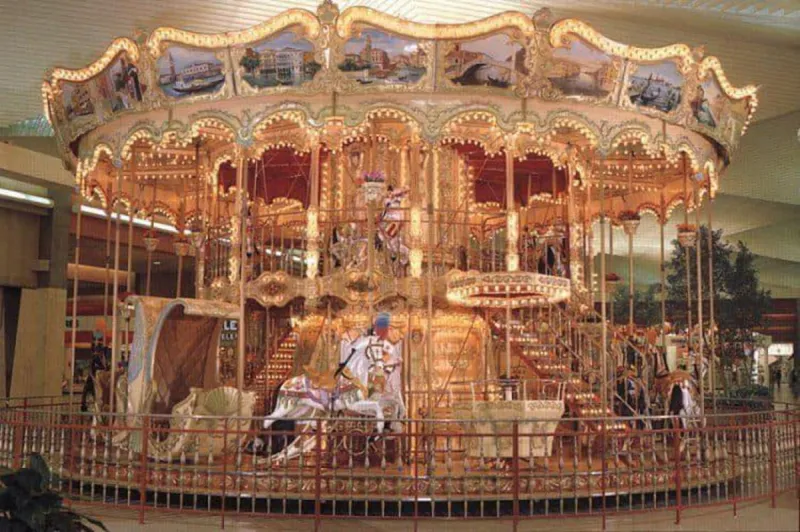 THROWBACK THURSDAY: A Saturday Afternoon at Victoria Mall