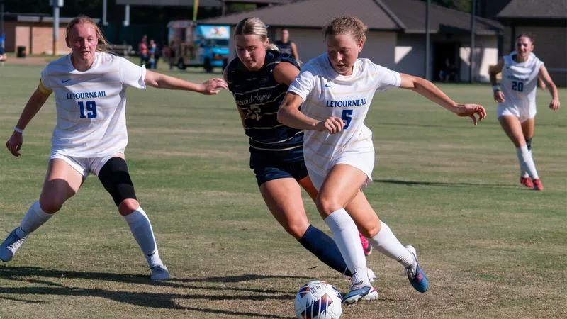 Women's Soccer Drops Tight-Knit Season Opener