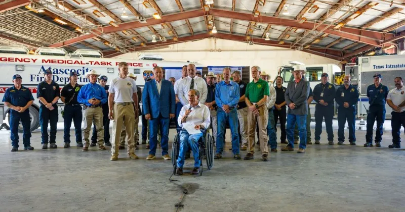 Governor Abbott meets with first responders on Ross Fire