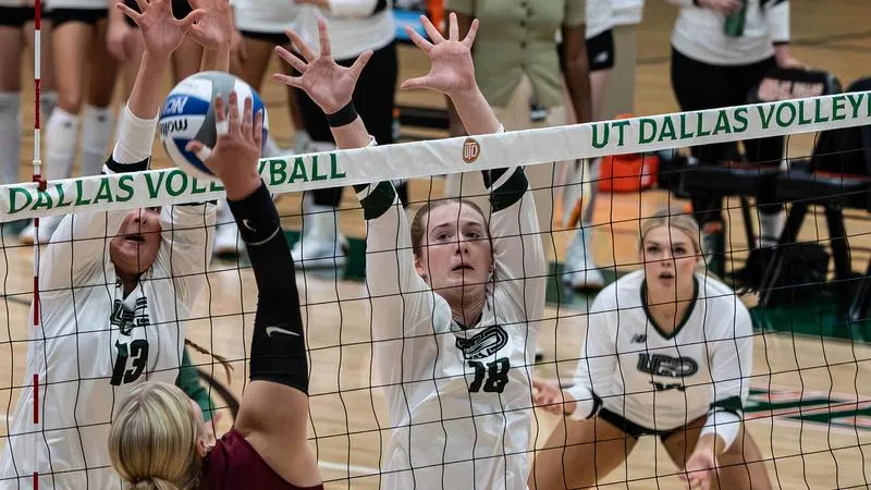 Comets Knock Off Muleriders in Four Sets