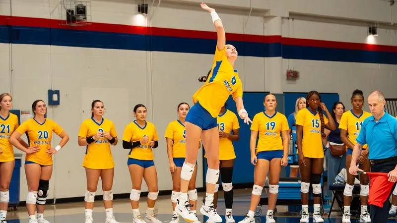 No. 14 Volleyball's Defense Dominates in Day One Sweep at Colorado Premier Challenge
