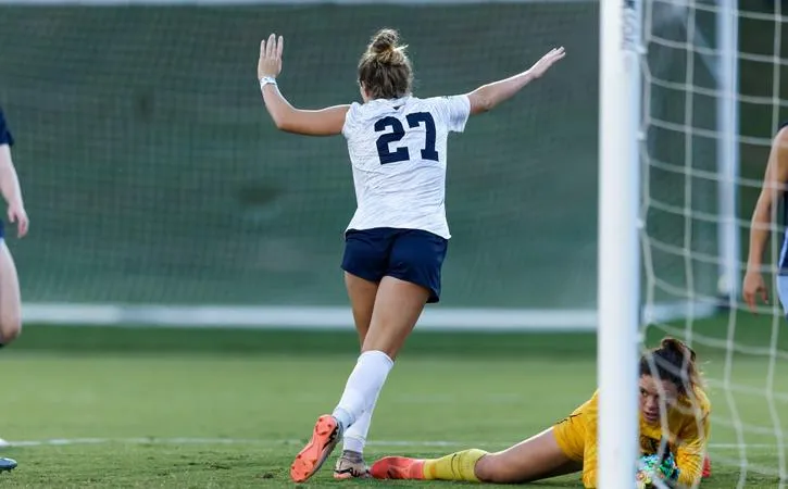 No. 7 Women's Soccer Stuns No. 4 UCCS With Second Half Surge
