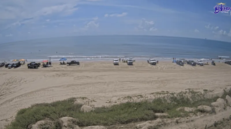 Beautiful on Bolivar: Blue sky, calm surf draw Labor Day visitors to Crystal Beach
