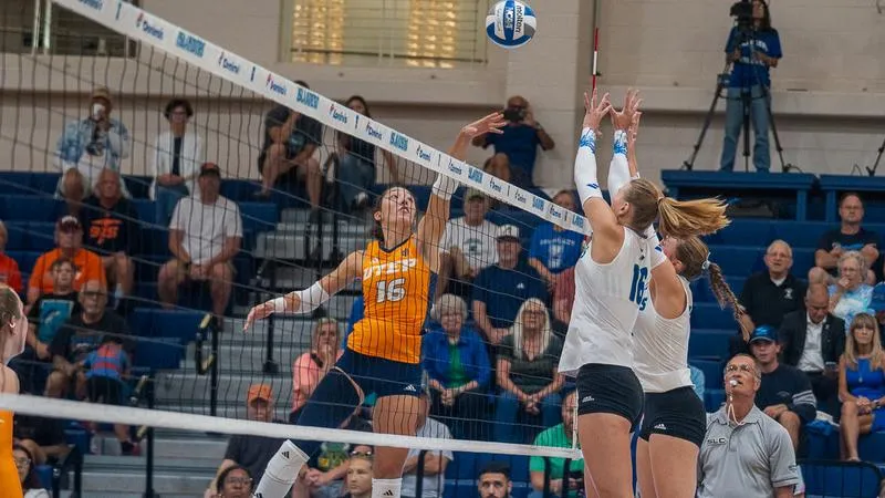 Davis Named MW Freshman of the Week