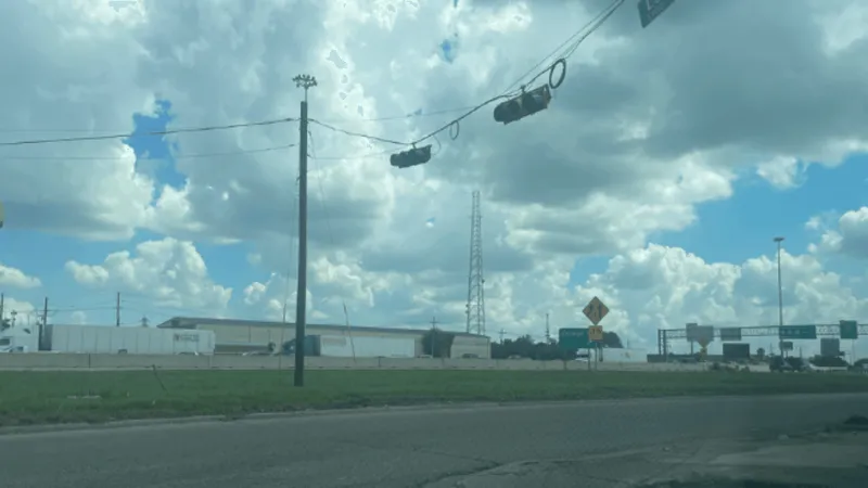 18-wheeler accident leads to holiday traffic tie-up on Interstate 10