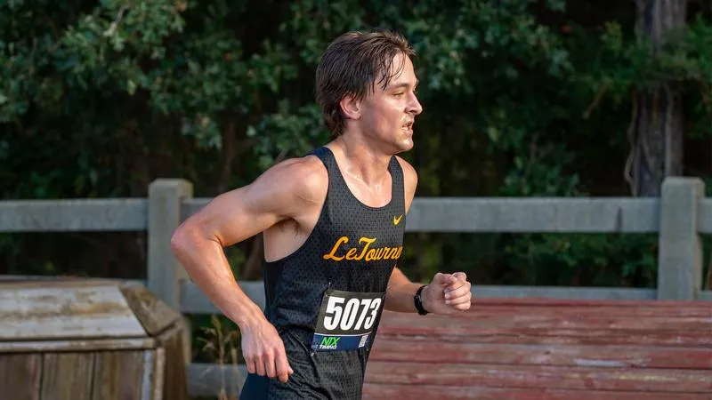 Gaddis' Top-15 Finish Push Men's Cross Country to Third-Place