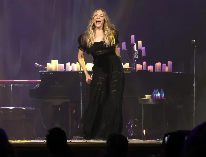 LeAnn Rimes Christmas Tour Stops In Lawton This December