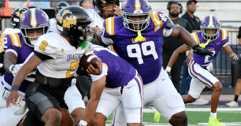 Power player: Porter's strength anchors Panthers' defense