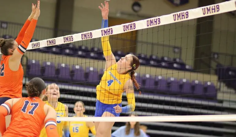 Volleyball Sweeps Oglethorpe, Splits Day One in Jackson