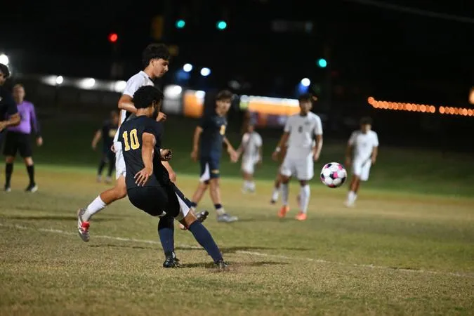 MSOC:Rams Buck Steers on the Pitch at Martin Field