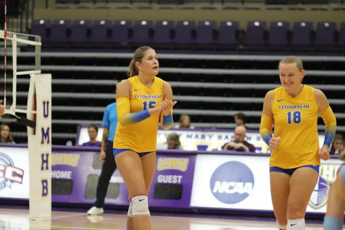 Volleyball Splits at Millsaps Invitational
