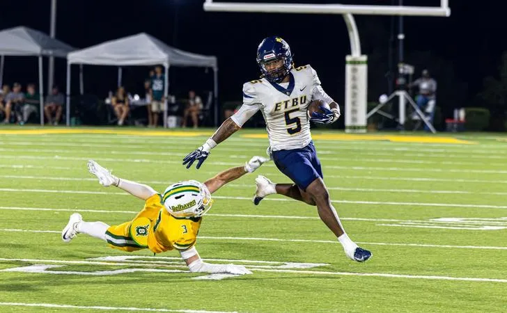 FB | ETBU Has Heartbreaking Loss to Belhaven, 45-44
