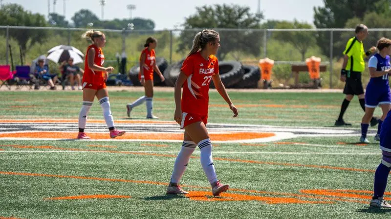 Women's soccer falls at St. Mary's