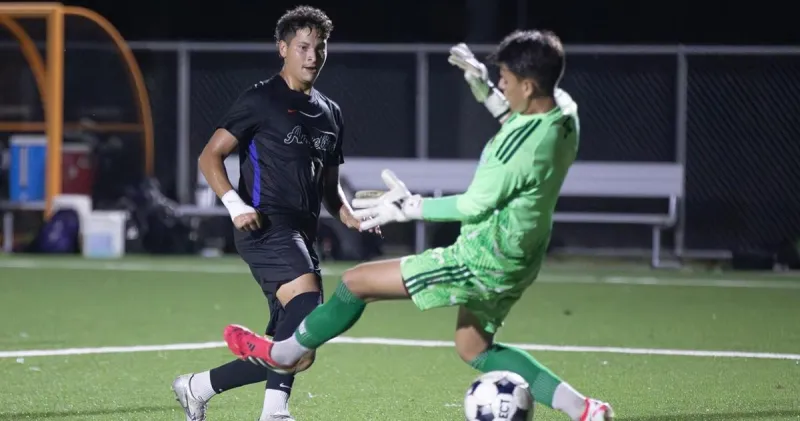 Roadrunner soccer splits conference matches