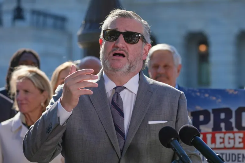 College sports bill clears first major hurdle in the Senate