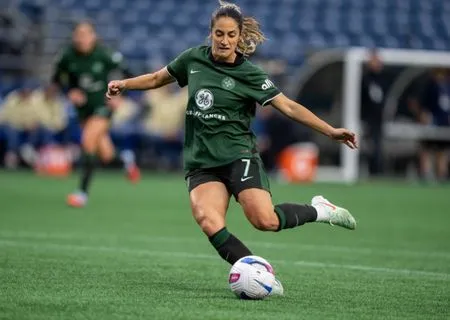 Reports: Louisville's Savannah DeMelo sues doctors, alleging missed diagnosis