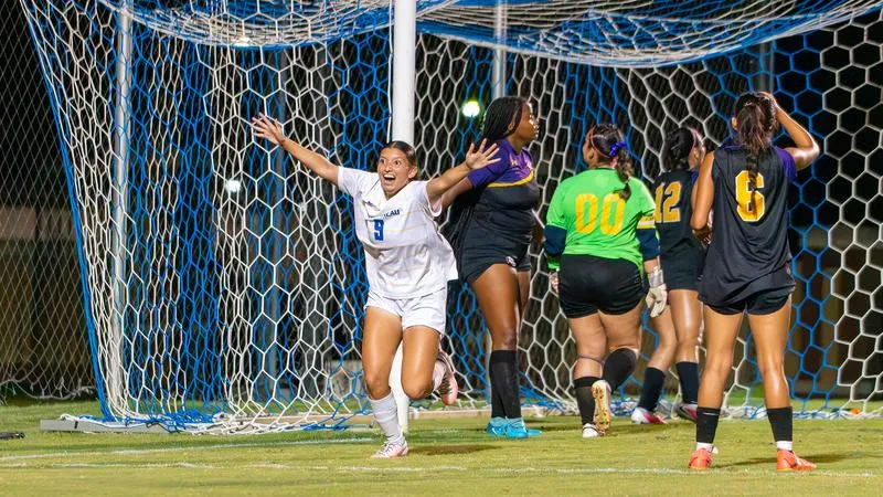 Women's Soccer Inks Fourth Straight Win
