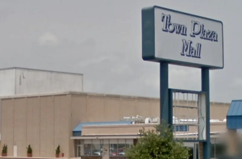 THROWBACK THURSDAY: When Victoria Used to Have Two Malls