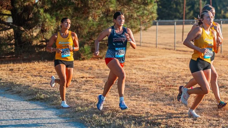 Women's Cross Country Finishes Third at Mustang Derby