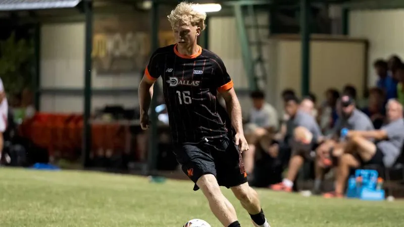 Comets Roll Over Lobos 4-0