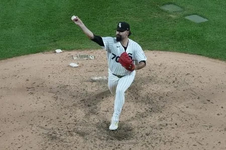 Phillies claim RHP Jose Urquidy from White Sox