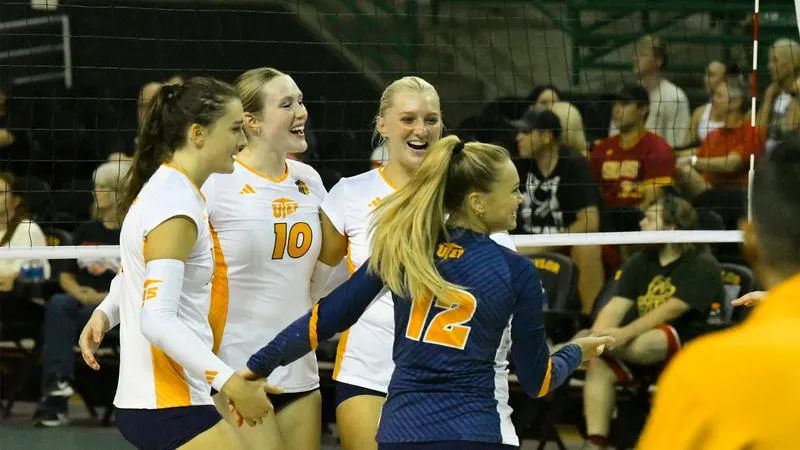 UTEP Volleyball Takes Down UIW to Open Baylor Classic