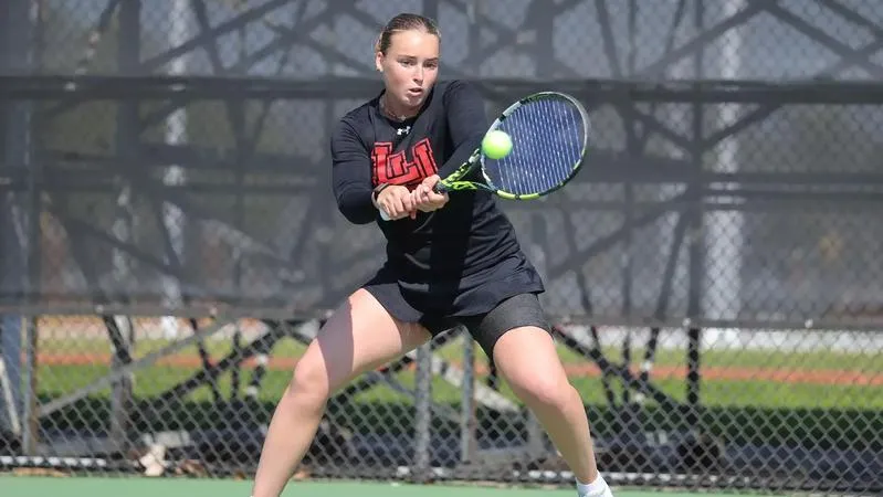 Cardinals Advance Three to Flight Finals