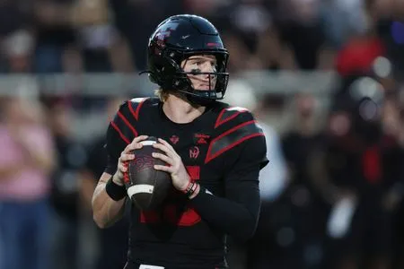 Top 25 roundup: No. 13 Texas Tech holds off No. 22 Houston