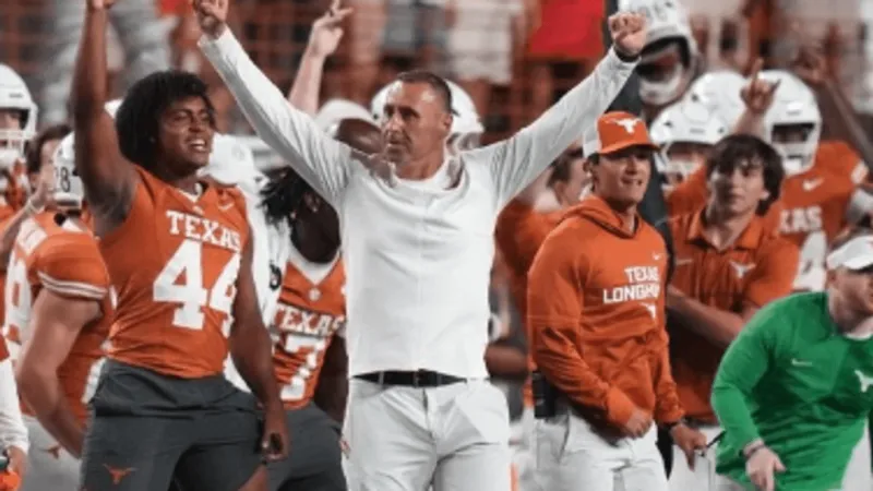 POLL: Which team do you think will win tonight? Longhorns or Roadrunners?