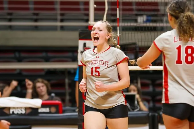 Lobos Slug It Out With Mustangs