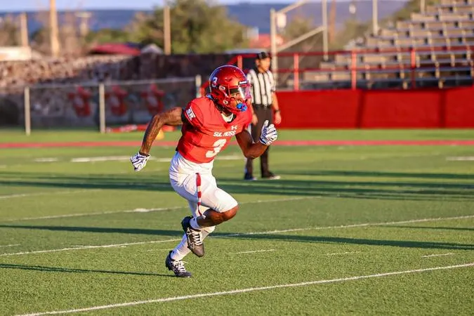 Lobos Duke It Out With Falcons