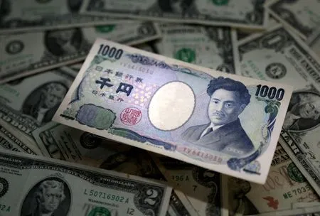 Yen squeezed as hawkish turn grips central banks
