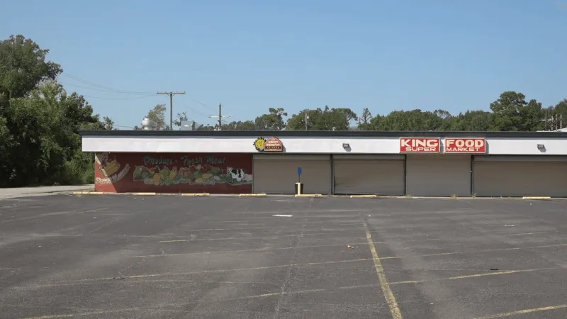POLL: Are grocery store closures making it harder to find healthy food in Beaumont?