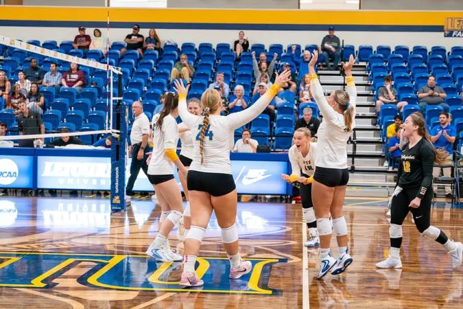 Volleyball Dominates to Open Up SCAC Play with a Win