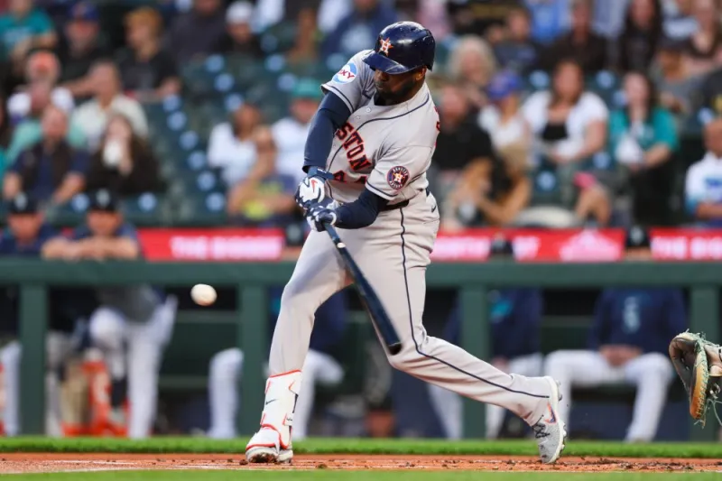 Triple Crown still within reach for Astros slugger Yordan Alvarez after big game in Seattle