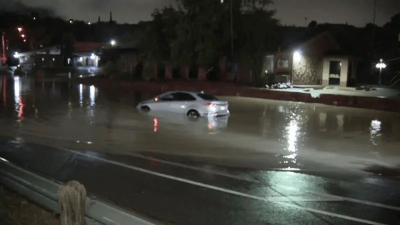 Vehicle stalls in flooded central El Paso street