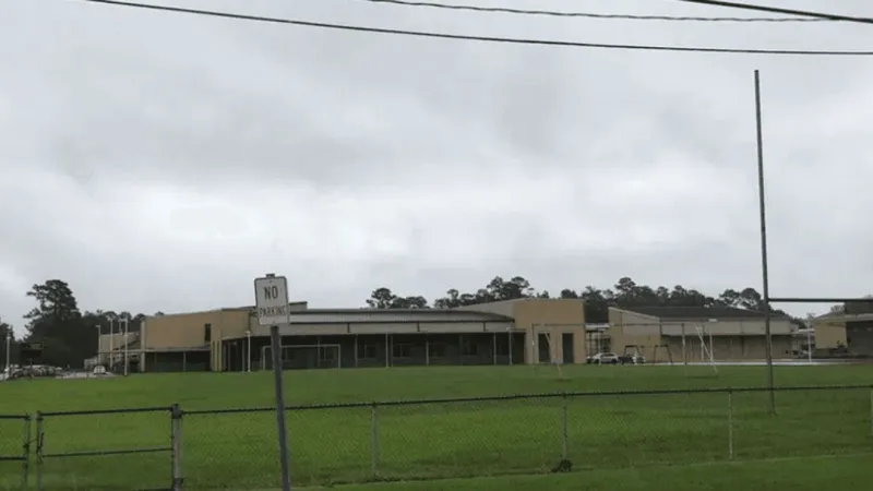 Gas leak prompts early dismissal of Vidor High School