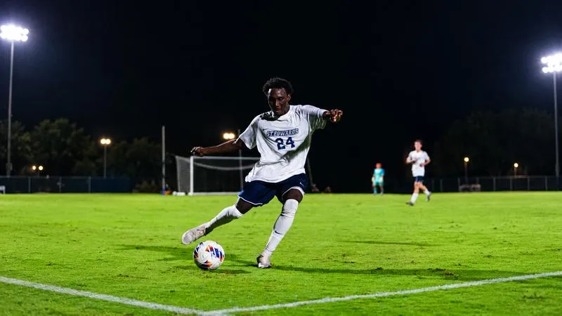 Hilltoppers Push Defending Champions to Limit in Conference-Opening Loss