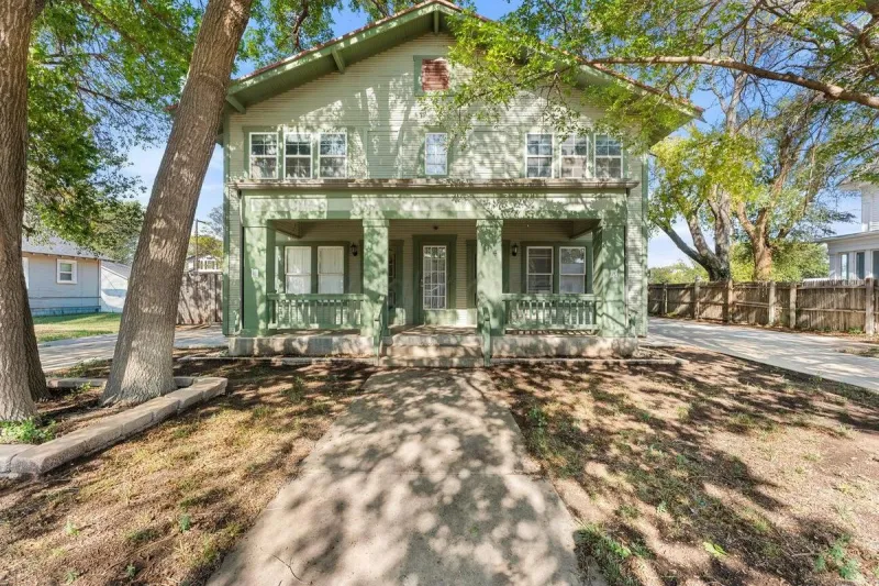 The Building That Once Housed Biti Pies Is Now on the Market