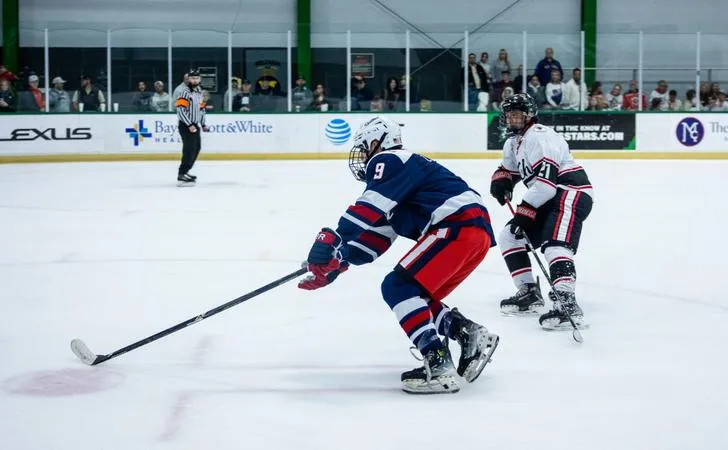 Hockey Battles to the Wire in Weekend Series at Loyola Marymount