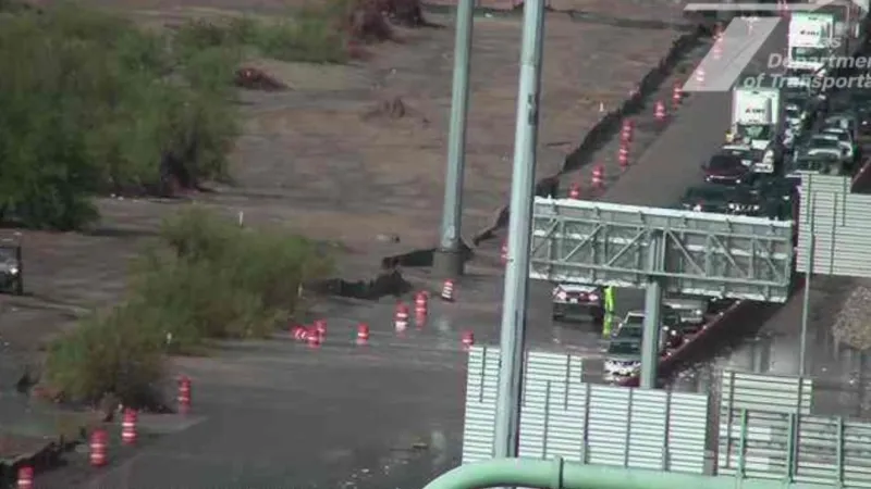 TxDOT closes two right lanes on Americas South amid flash flood warning
