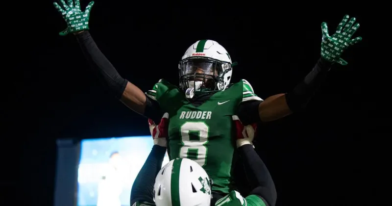 Rudder avoids letdown after rivalry win, runs past Elgin