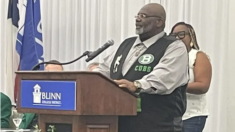 BRENHAM HIGH SCHOOL INDUCTS FIVE INTO THE CUB FOOTBALL HALL OF HONOR