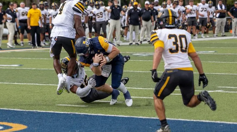 FB | ETBU's Second Half Rally Falls Short of Victory, 61-54, to TLU